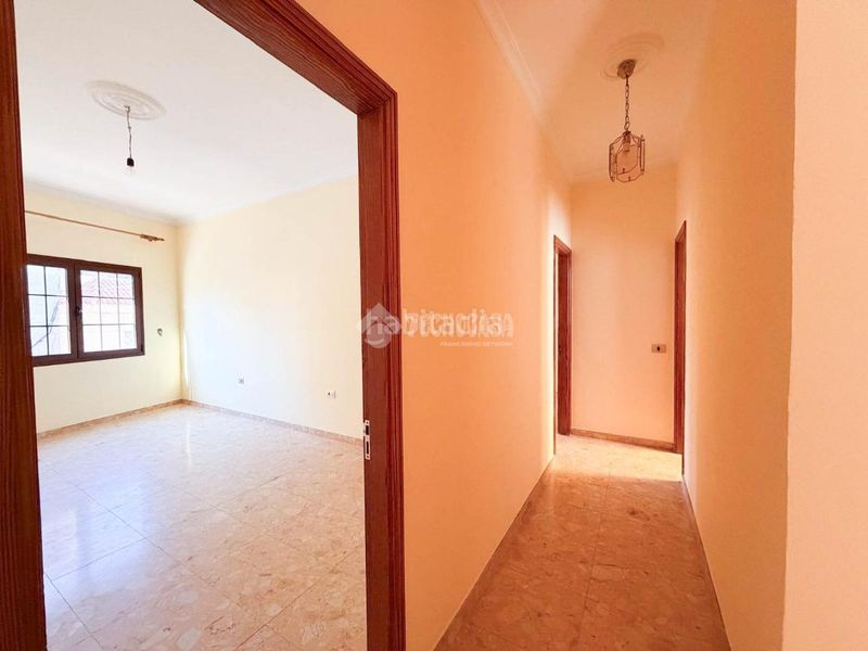 Foto 9c394f6b-5310-4a06-96b5-b76bbe13ff67. Casa aparellada amb aparcament a Ingenio pueblo Ingenio