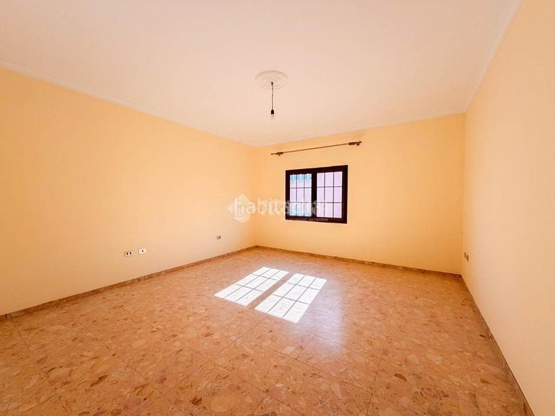 Foto d709b636-2740-4420-b81e-f12169bc2dfd. Casa aparellada amb aparcament a Ingenio pueblo Ingenio