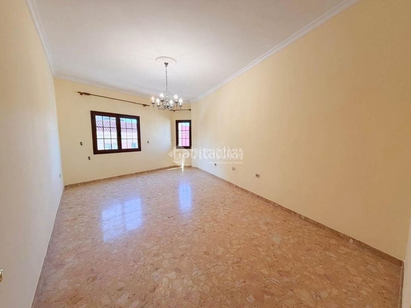 Foto f9db076f-3aaf-4b87-ac03-3b0919537c82. Casa aparellada amb aparcament a Ingenio pueblo Ingenio