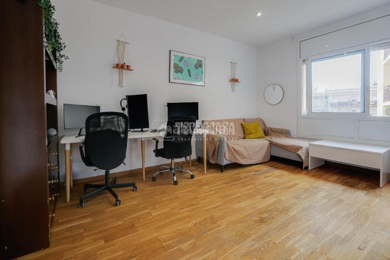 Foto 28fbcbff-b593-4eb5-8098-0c36e93c88a3. Piso  en venta en Fort Pienc Barcelona