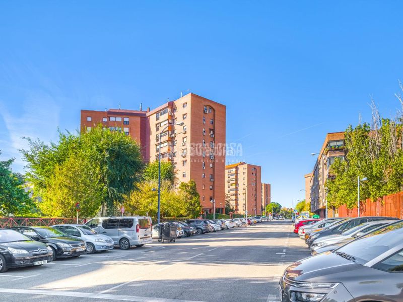 Foto c99ac477-c71a-4680-a67b-83ff945d3d48. Affitto posto auto in El Carrascal Leganés