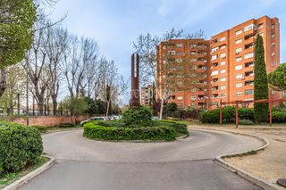 Location Parking voiture à El Carrascal. Boxplaza de garaje en alquiler en leganés