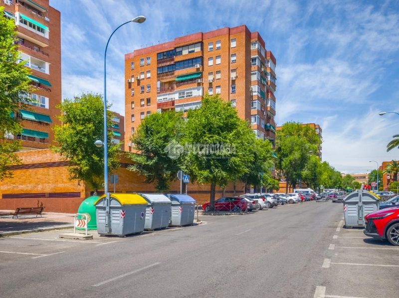 Foto b5f684db-dc23-482b-96d1-8e8f8b952a1d. Aparcament cotxe a El Carrascal Leganés