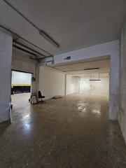 Business premise in Carrer d'enric morera 15. Oportunidad.