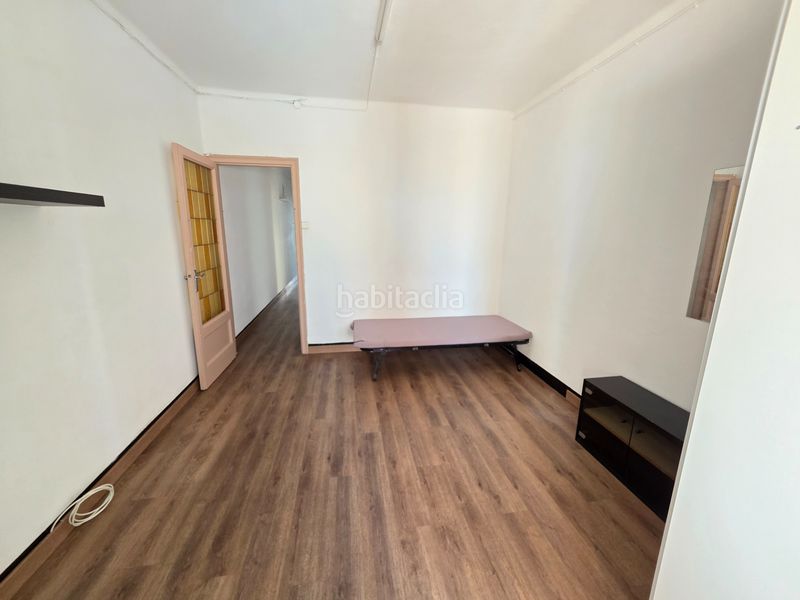 Foto bcb1bfa0-76b4-4974-90c5-d6815ea98336. Pis a Sants-Badal Barcelona