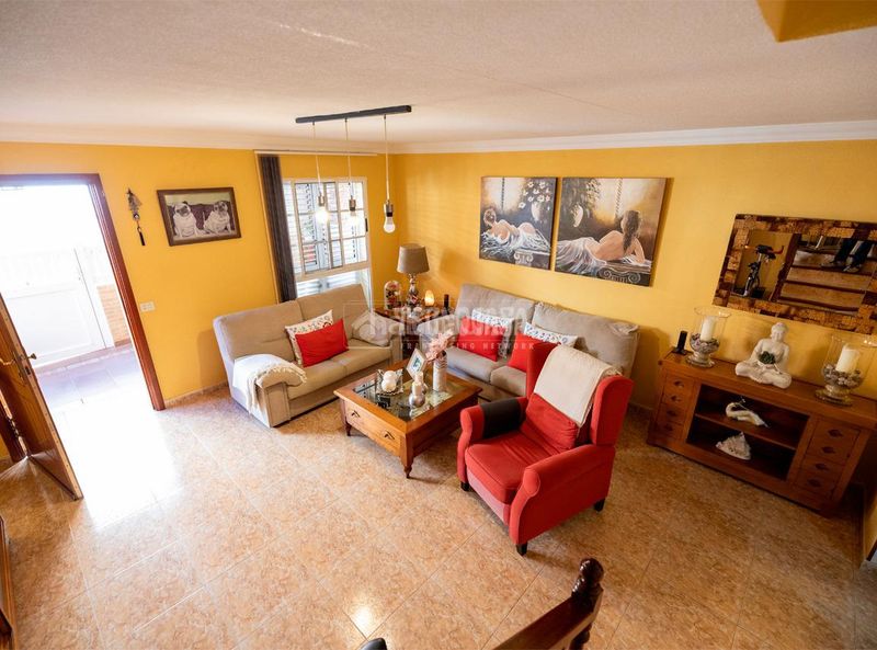 Foto b05c0847-3752-4ac9-b221-56457ac3c388. Casa aparellada amb aparcament a Valsequillo de Gran Canaria