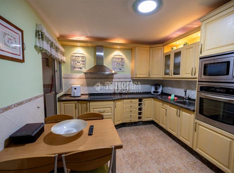 Foto b1b5a201-b709-4569-9f2a-efbf4e80e1bd. Casa aparellada amb aparcament a Valsequillo de Gran Canaria