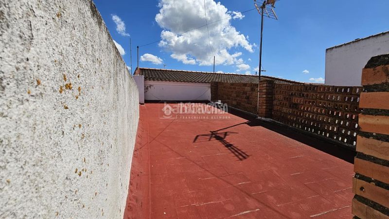 Foto 553ce508-9741-44ec-a18b-7fe852cc7c8c. Casa aparellada a Trigueros