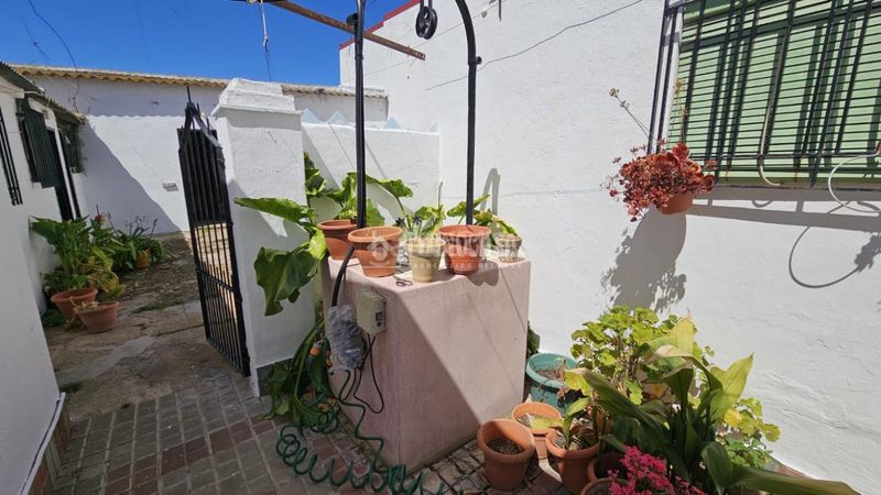 Foto a08bc92c-e04d-454b-93ea-3071bc59589a. Casa aparellada a Trigueros