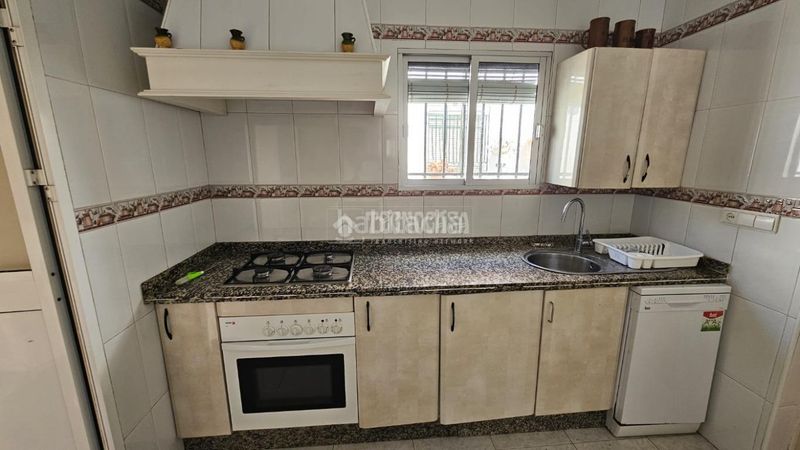 Foto f3324d8a-5946-4009-b9fa-4b3856e10305. Casa aparellada a Trigueros