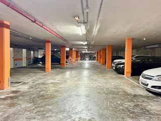 Parking voiture à Santa Eulàlia. Boxplaza de garaje en venta en lhospitalet de llobregat