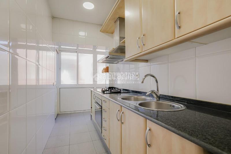 Foto b56b1c8b-9420-449f-b86c-1dfa70eed734. Piso  en venta en lhospitalet de llobregat en Hospitalet de Llobregat (L´)