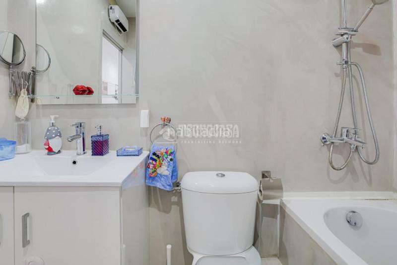 Foto 245594fc-70f6-4381-b2cc-20dc8a374cc1. Piso  en venta en lhospitalet de llobregat en Hospitalet de Llobregat (L´)