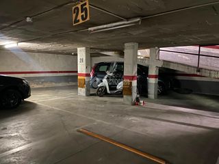 Aparcament cotxe a Santa Eulàlia. Boxplaza de garaje en venta en lhospitalet de llobregat