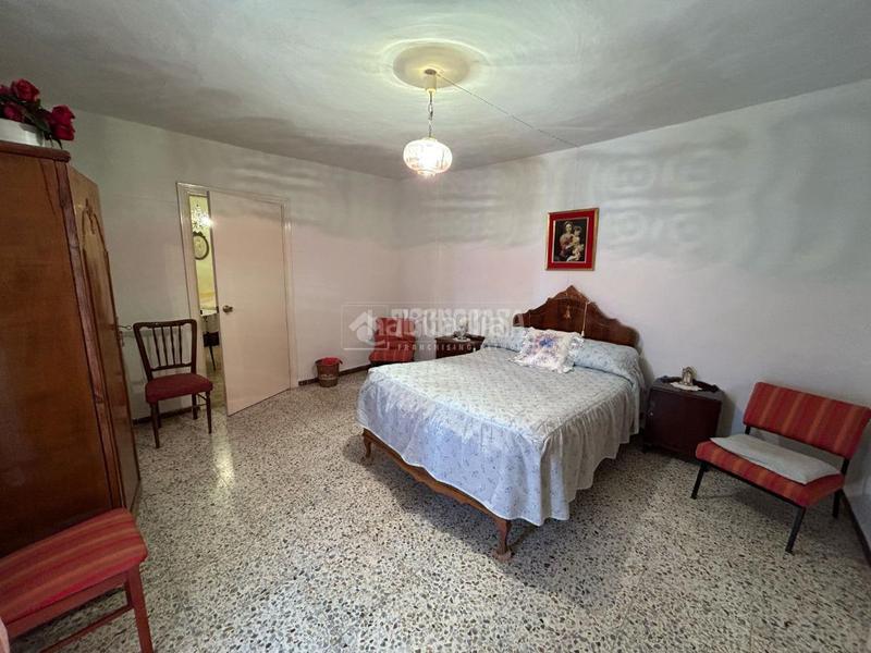 Foto b1731892-e63a-461a-bfc7-67deb764265d. Casa pareada casa en venta en Baeza