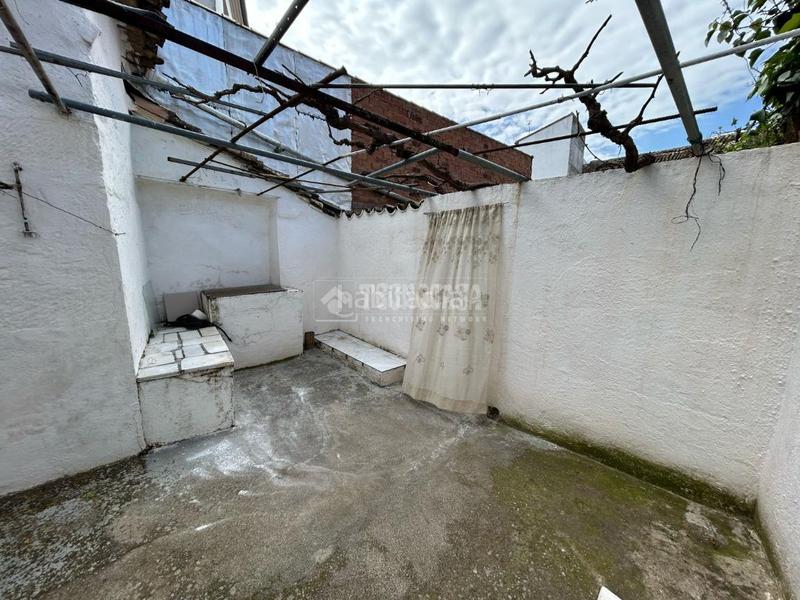 Foto e31895a5-f6b4-47e9-9a17-f88ab80349a8. Casa pareada casa en venta en Baeza