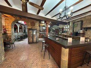 Casa aparellada a Baeza. Casa en venta en baeza