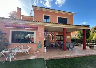 Maison jumelée à Baeza. Casa en venta en baeza