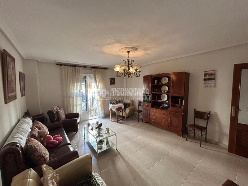 Foto 7860d3d2-7f1a-4683-829a-401dec2da061. Pis a Centro Lucena