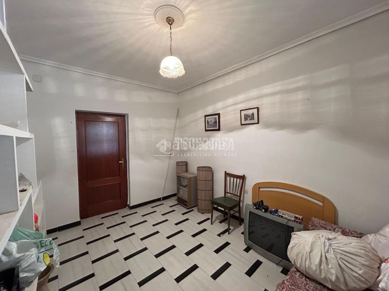 Foto 05a9414b-0721-4e16-888f-2925f7df3bf2. Casa aparellada a Baeza