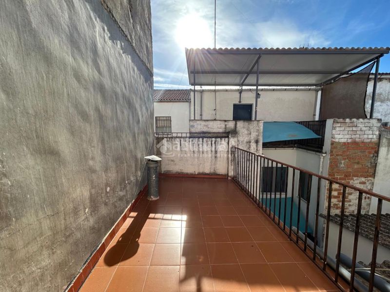 Foto a19d5b59-2775-4fa5-a9e5-c12de75f47e6. Casa aparellada a Baeza