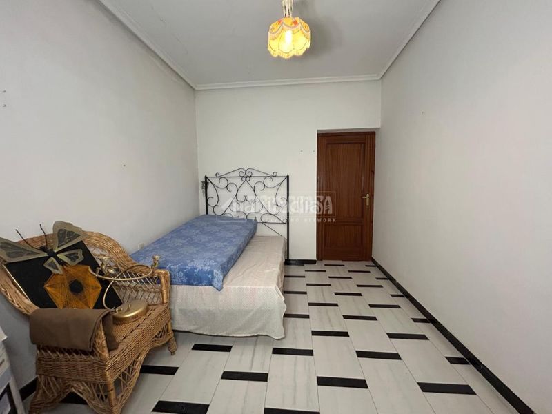 Foto a20f2360-0832-4fe0-8da6-c13578a9e5f4. Casa aparellada a Baeza