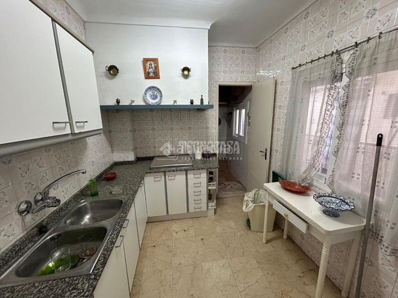 Foto a8bbd095-bdeb-4241-84d8-5dcf16a61cf0. Casa aparellada a Baeza