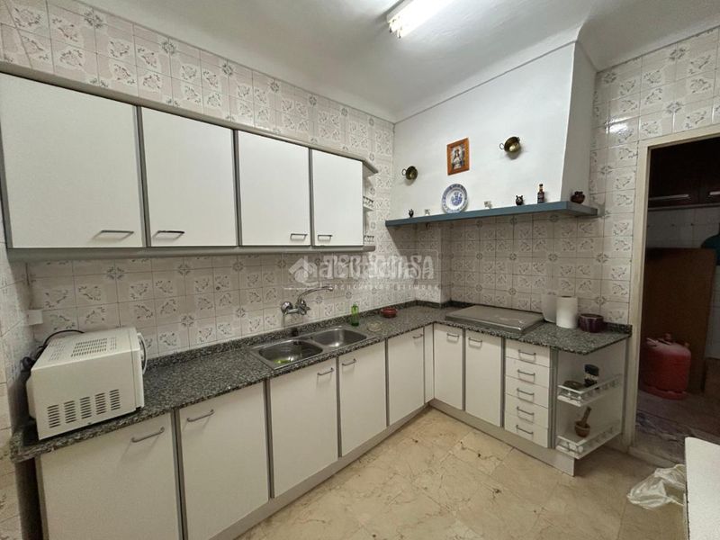 Foto cd094078-ae24-49e2-987f-e19d495e16d6. Casa aparellada a Baeza