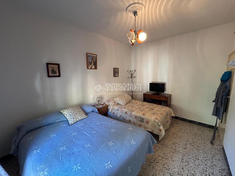 Foto ed3ee5ca-1da1-433f-846c-0f67edc7bd0c. Casa aparellada a Ibros