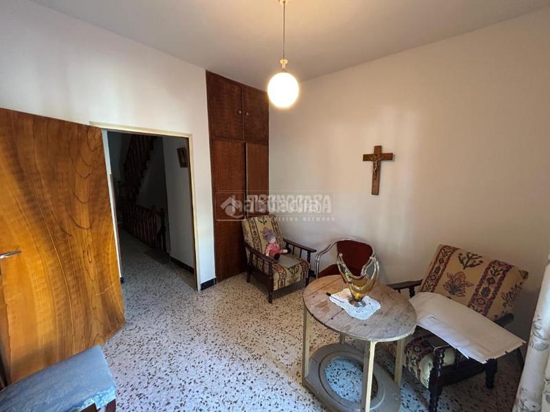 Foto f8002dde-3ab1-4d41-81a8-6d40801a189c. Casa aparellada a Ibros