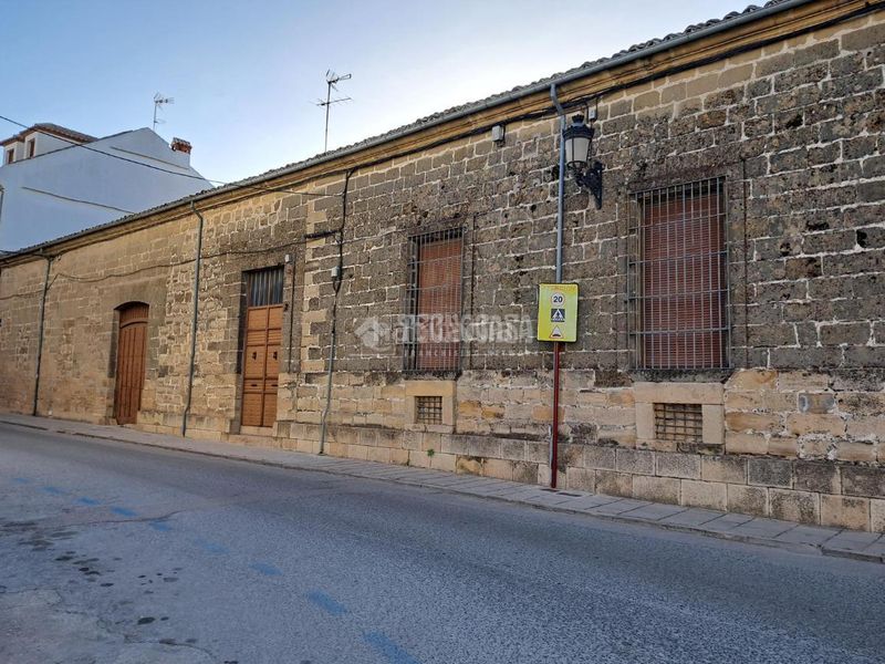 Foto d98742ff-7f27-4177-9fb0-d01884ce5fd4. Casa  en venta en Baeza