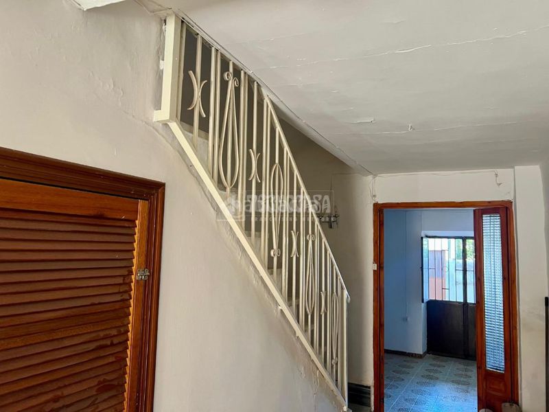 Foto 0d2d2c5b-c023-4e80-a7ce-976b72a51f6b. Casa aparellada a Baeza