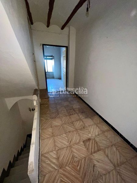 Foto 139906d2-5990-4d82-ae9c-8f7b6cacd6db. Casa aparellada a Baeza