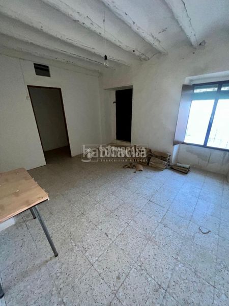 Foto 5cacc2d7-b9f9-4a8e-a63c-1a03d76b97f0. Casa aparellada a Baeza