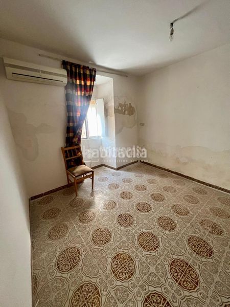 Foto b3c82575-7355-4dc7-a1b6-7be58aad44f0. Casa aparellada a Baeza