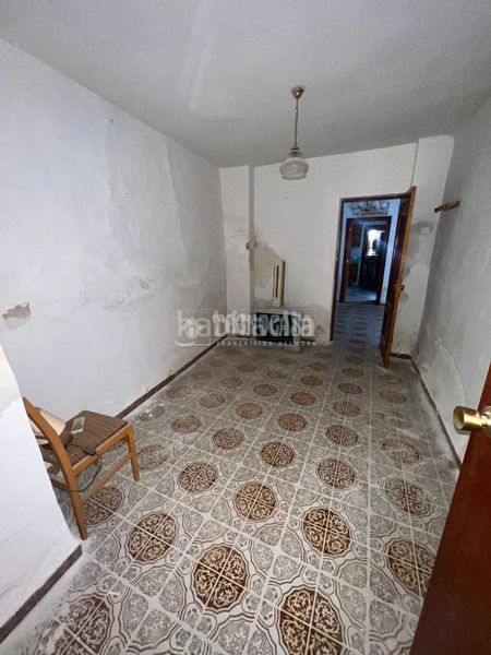 Foto d35a94d6-1cfb-46f5-bd1e-fb7018c33f3e. Casa aparellada a Baeza