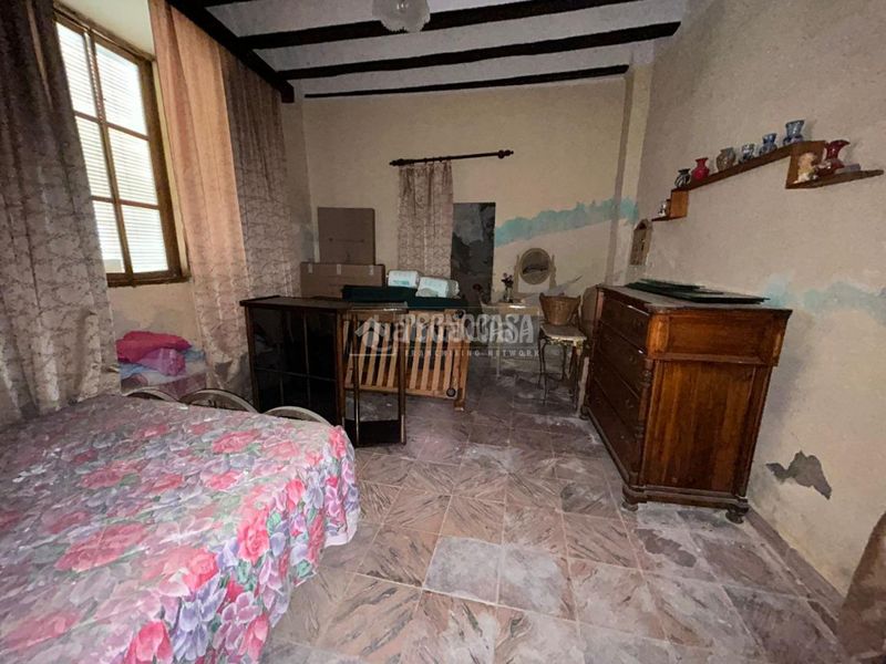 Foto 1bbe33e6-e203-48f5-87d0-8a681cda161a. Casa aparellada a Baeza