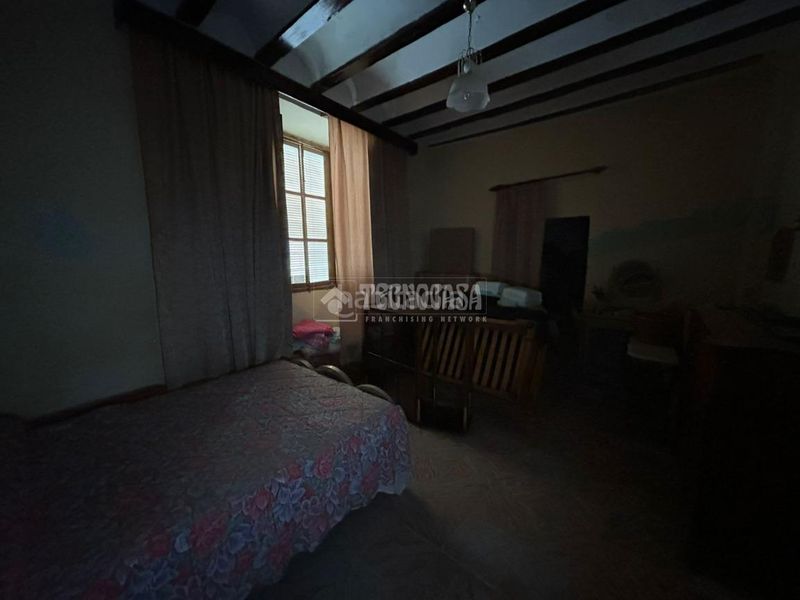 Foto 37627fd2-5642-45aa-afd5-819cf3f5a5d2. Casa aparellada a Baeza