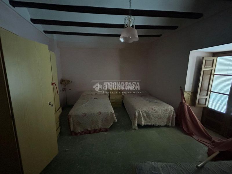 Foto 6d5829a7-149f-45bd-8ca3-be1c69e6093b. Casa aparellada a Baeza