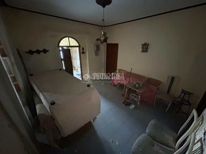 Foto b192a9db-362e-4abb-938f-5d9ed0d7459b. Casa aparellada a Baeza