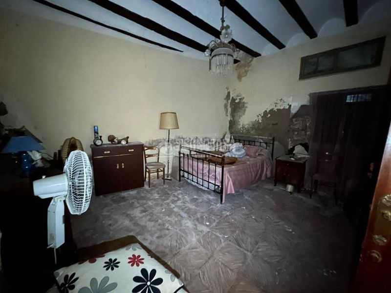 Foto b55625f1-d04e-44ea-9663-fbddcd5fb410. Casa aparellada a Baeza
