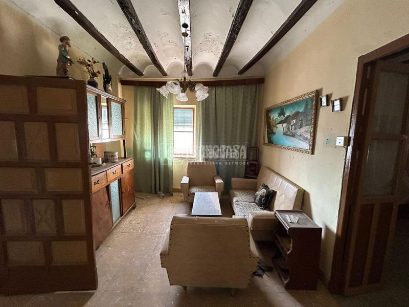Foto e0d2fc41-8b59-47eb-b377-ceb268393a1f. Casa aparellada a Baeza