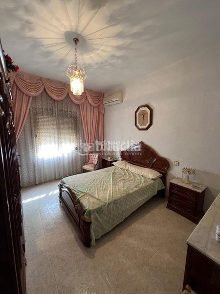 Foto bcfff080-655e-4d14-a403-0d32c171462f. Casa aparellada a Baeza