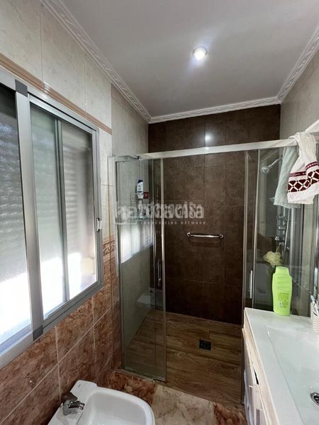 Foto 0c6ffe4b-8cbf-459a-baa7-d21f44624259. Casa aparellada a Baeza