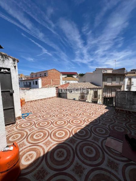 Foto 64f3916d-2b52-407f-8146-8c2960db835f. Casa aparellada a Baeza