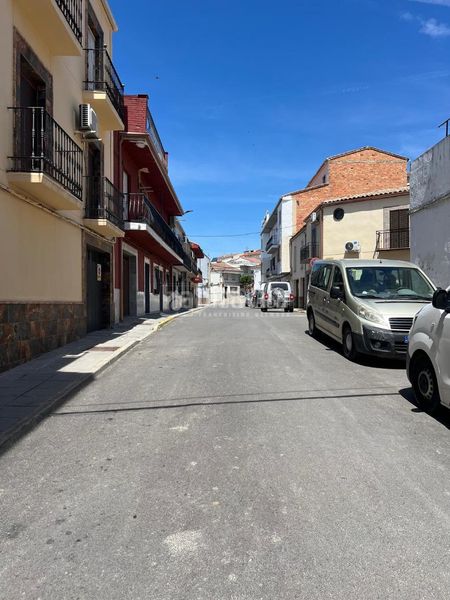 Foto a281f352-2048-4040-ae4b-df79b6e99377. Casa aparellada a Baeza