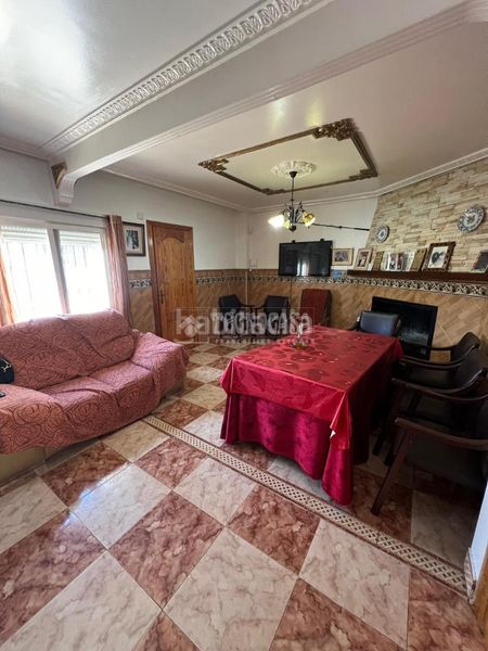 Foto affcdd54-88ee-4bb3-af24-514cfde1e537. Casa aparellada a Baeza