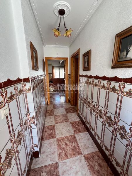 Foto beb0bfb4-2dd4-4f4d-b5ce-28f29f784f9e. Casa aparellada a Baeza