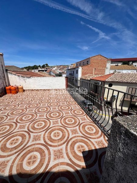 Foto ce093cac-62de-457d-a72a-9654909c96be. Casa aparellada a Baeza