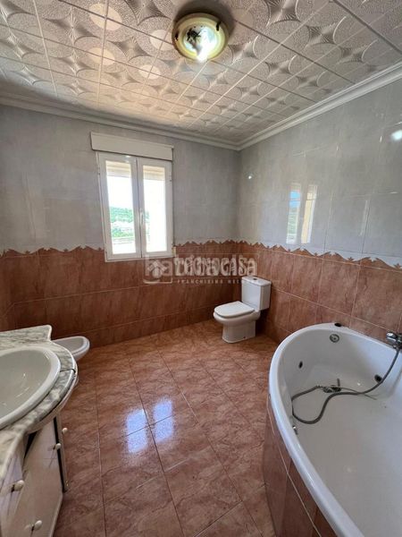 Foto d59fe010-479e-4cfe-bef0-e420e79ce21f. Casa aparellada a Baeza